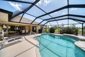 an indoor swimming pool with a retractable roof at Southern Breeze in Rotunda-West