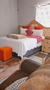 Uma cama ou camas num quarto em Goodlife guest house in klerksdorp