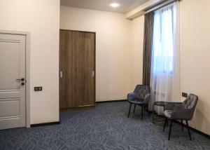 Ruang duduk di Aeka-hotel