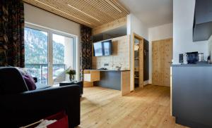 A kitchen or kitchenette at Hotel Venetblick