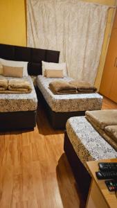 Uma área de estar em Goodlife guest house in klerksdorp