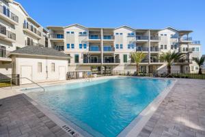 Sharkey's by Pristine Properties Vacation Rentals游泳池或附近泳池