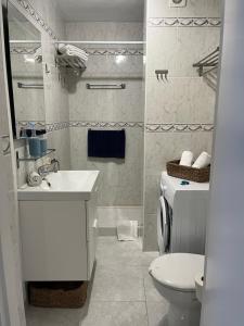 A bathroom at TORRES DEL SOL 15 floor THE HIGHTEST