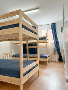 a bunk bed room with two bunk beds at C'est La Vie Korean Style Minbak PARIS in Bagnolet