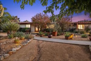 Φωτογραφία από το άλμπουμ του Ember Stone σε Yucca Valley