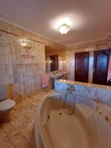 Ένα μπάνιο στο Casona BRETEMA