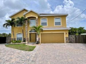 Budova, kde se prázdninový dům nachází