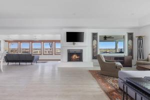 Gallery image of Guadalupe Bluff Farmhouse in Kerrville +25 photos