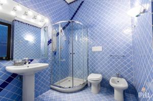 Koupelna v ubytování Opera B&B