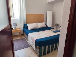 Voodi või voodid majutusasutuse Mendes Family Homestay - B&B In The Heart Of Praia toas