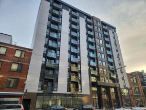 Tòa nhà nơi căn hộ tọa lạc