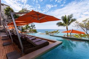 Πισίνα στο ή κοντά στο 3 BR Sayan Beach 2500 SF Luxury Oceanfront Condo