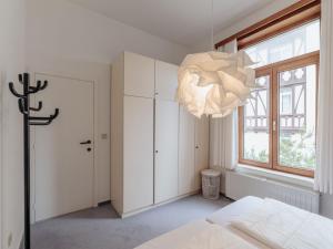 เตียงในห้องที่ De Haan Apartment Retreat