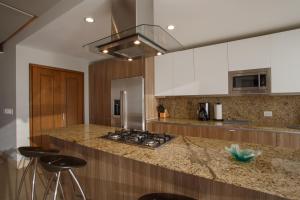 Imagen de la galería de 1 BR Stunning View 1200 SF Loft Penthouse with 2 Bathrooms, en Puerto Vallarta