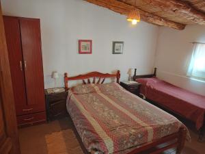 a bedroom with a bed and a dresser and a bed sidx sidx sidx sidx at Cabañas El Molino in Senador Pérez