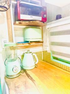 Kuchyň nebo kuchyňský kout v ubytování frente al mar tiny house