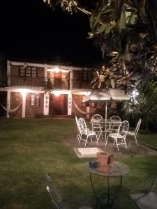 a table and chairs in a yard at night at AranCalli, hospedaje en cabañas in Ozumba de Alzate +39 photos