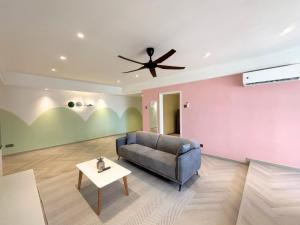Posezení v ubytování 3R12Pax Fahrenheit88 C10-14 Opposite Pavilion KL Bukit Bintang Kaite Homestay