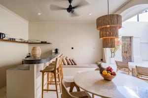 Nhà bếp/bếp nhỏ tại Villa Azizam - Free Gym & Sauna - Luxury 3BR Villa