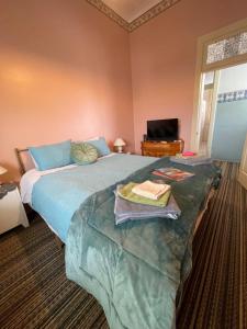 Кровать или кровати в номере HISTORIC STAR LODGE Narrandera