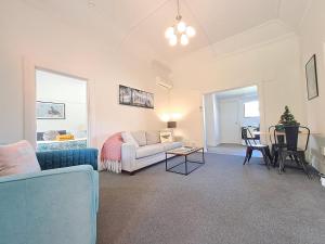 Χώρος καθιστικού στο St Clair Stay Walk To The Surf - 2 Bedrooms