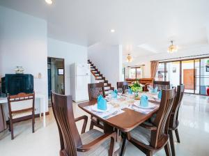 Et tv og/eller underholdning på Pool Villa Tambon Patong