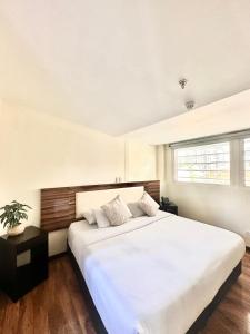 Postel nebo postele na pokoji v ubytování HOTEL SHERIDAN BOGOTA