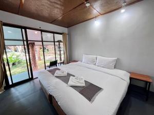 Postel nebo postele na pokoji v ubytování Long Beach Club Krabi + 37 fotografií
