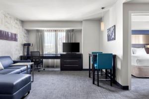 Postel nebo postele na pokoji v ubytování Residence Inn by Marriott The Bronx at Metro Center Atrium