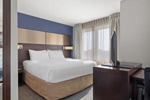 Postel nebo postele na pokoji v ubytování Residence Inn by Marriott The Bronx at Metro Center Atrium + 15 fotografií