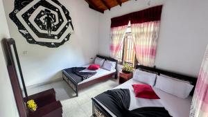 En eller flere senge i et værelse på Silver Dale Villa