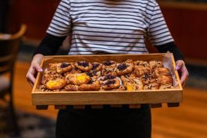 ホテルの敷地内または近くでの食事または食べ物