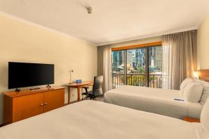 Sydney Harbour Hotelにあるベッド