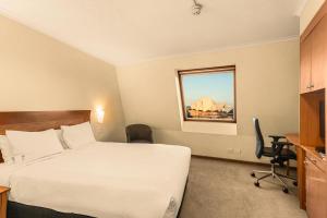 Sydney Harbour Hotelにあるベッド