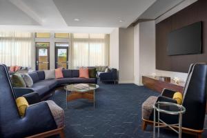 Posezení v ubytování Courtyard by Marriott Phoenix Mesa Gateway Airport + 37 fotografií