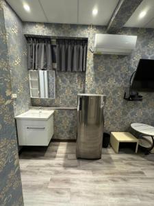Dapur atau dapur kecil di 淡水遇見民宿Meet Homestay