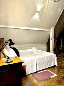 Letto o letti in una camera di Rustic Cottages Udawalawe