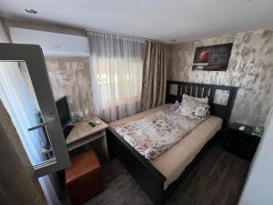 Postel nebo postele na pokoji v ubytování Pensiunea Casa Bianca