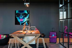 Galeriebild der Unterkunft MOXY Vienna Airport in Schwechat