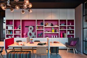 Galeriebild der Unterkunft MOXY Vienna Airport in Schwechat