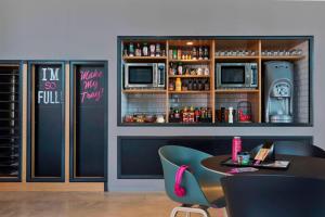 Getränke in der Unterkunft MOXY Vienna Airport