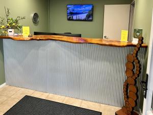 TV a/nebo společenská místnost v ubytování Anchor Lodge Motel