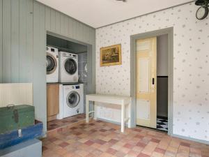 a laundry room with a washer and dryer at Guesthouse Friesland Ternaard near Heritage in Ternaard