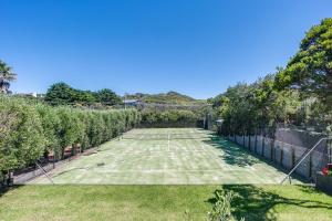 a tennis court in the middle of a yard at Royadie Resort - Pool Spa Tennis 500m to beach in Blairgowrie