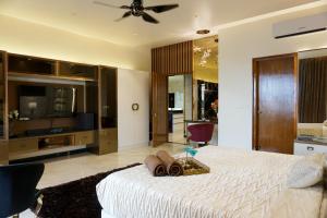 Photo de la galerie de l'établissement The Pentouz on 100 Feet Road Indiranagar - An Urban Luxury Retreat, à Bangalore 44 autres photos