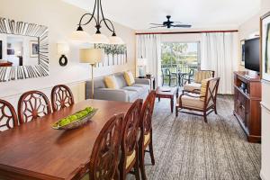 TV a/nebo společenská místnost v ubytování Sheraton PGA Vacation Resort Port St Lucie