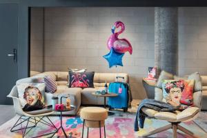 Istumisnurk majutusasutuses Moxy Rapperswil