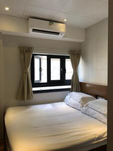 Voodi või voodid majutusasutuse 香港金門賓館 KamMun Guest House toas
