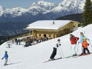Hostia v ubytovaní Apartment in Ötztal near Ski Slopes