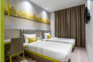 Postel nebo postele na pokoji v ubytování Hotel Le Roi Express Karol Bagh